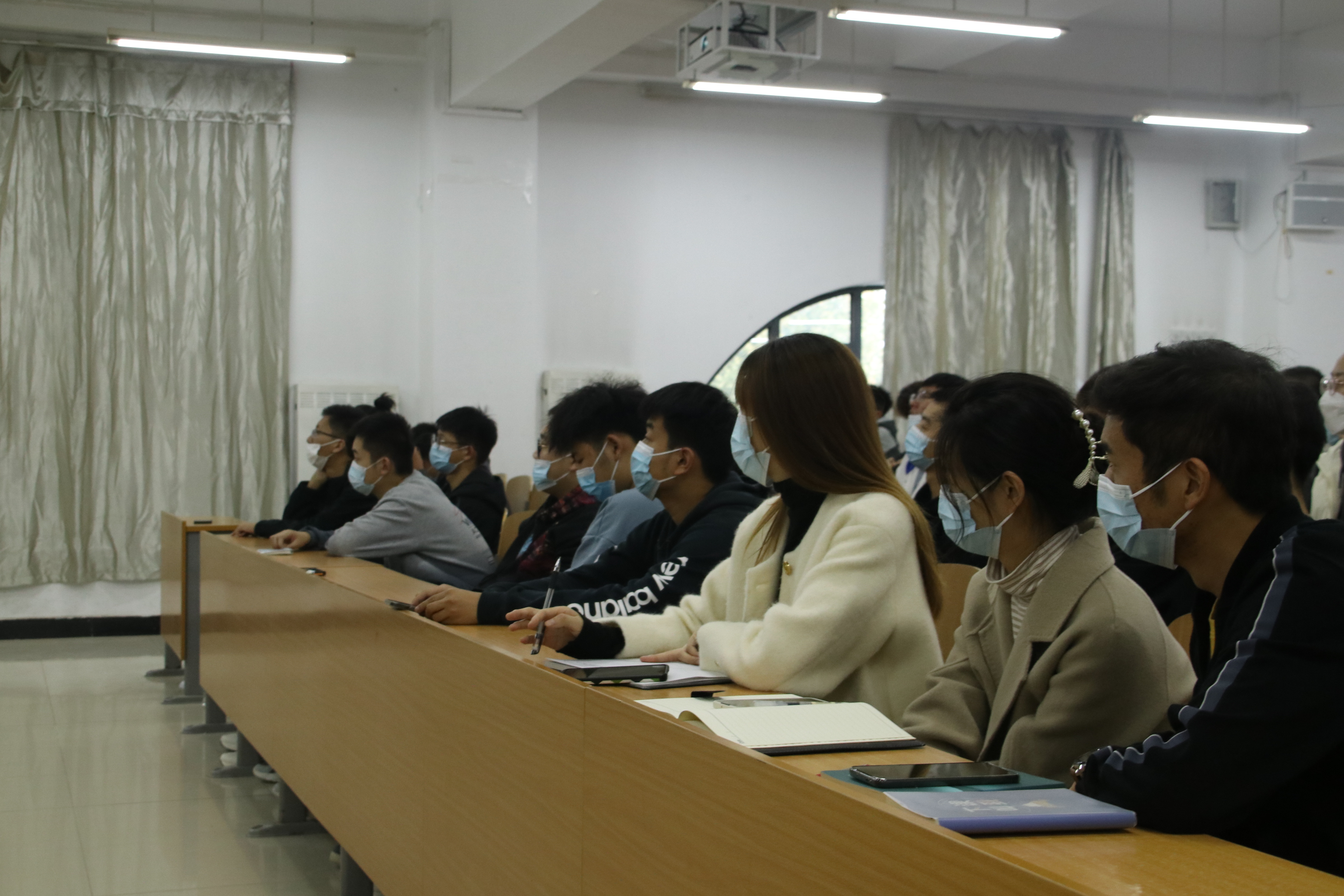 智能工程学院专业基础认知讲座现场