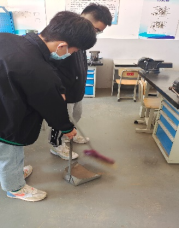 同学在打扫卫生