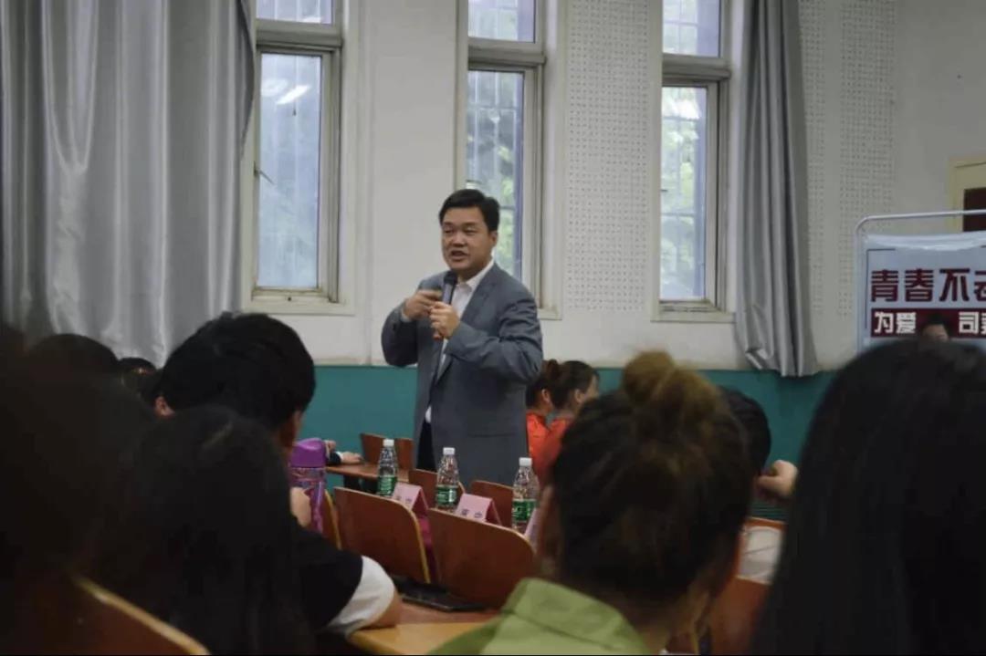 文法学院邀请中国人民大学杜洪波博士为师生做专题讲座