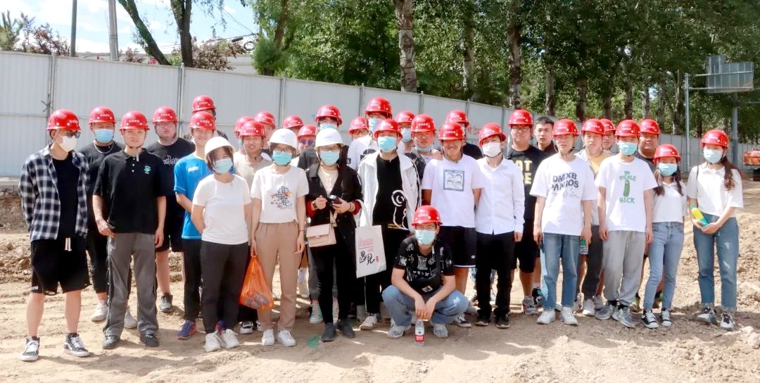 建筑学院师生赴岩峰集团项目现场参观学习