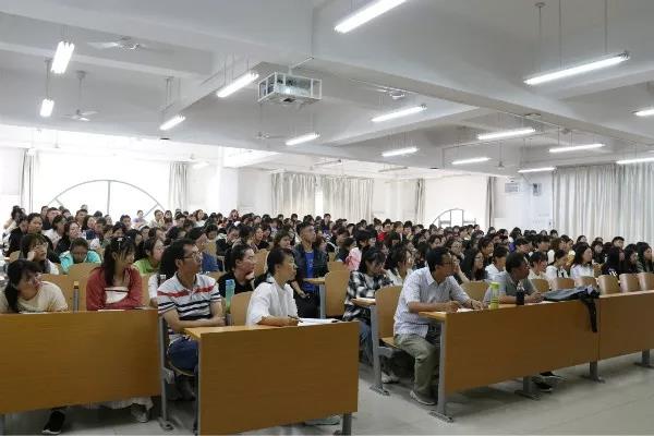 名师一堂课|聆听名师讲座，提升核心素养