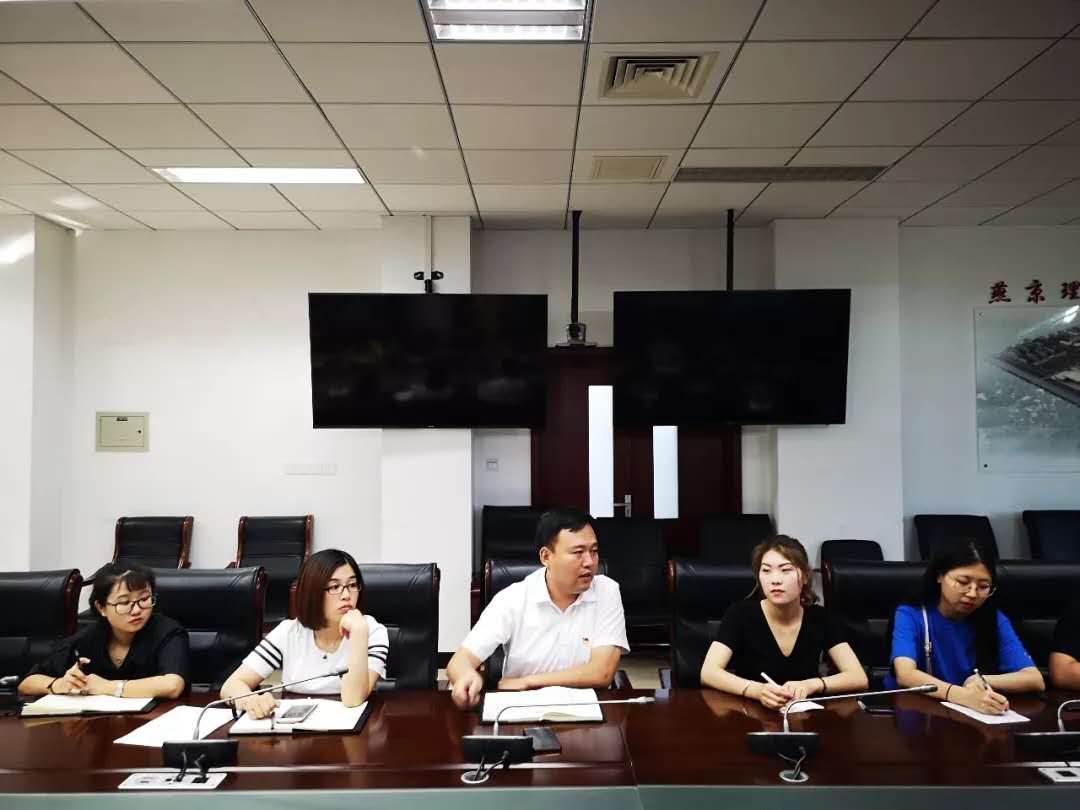 文法学院举行新生助理辅导员培训会