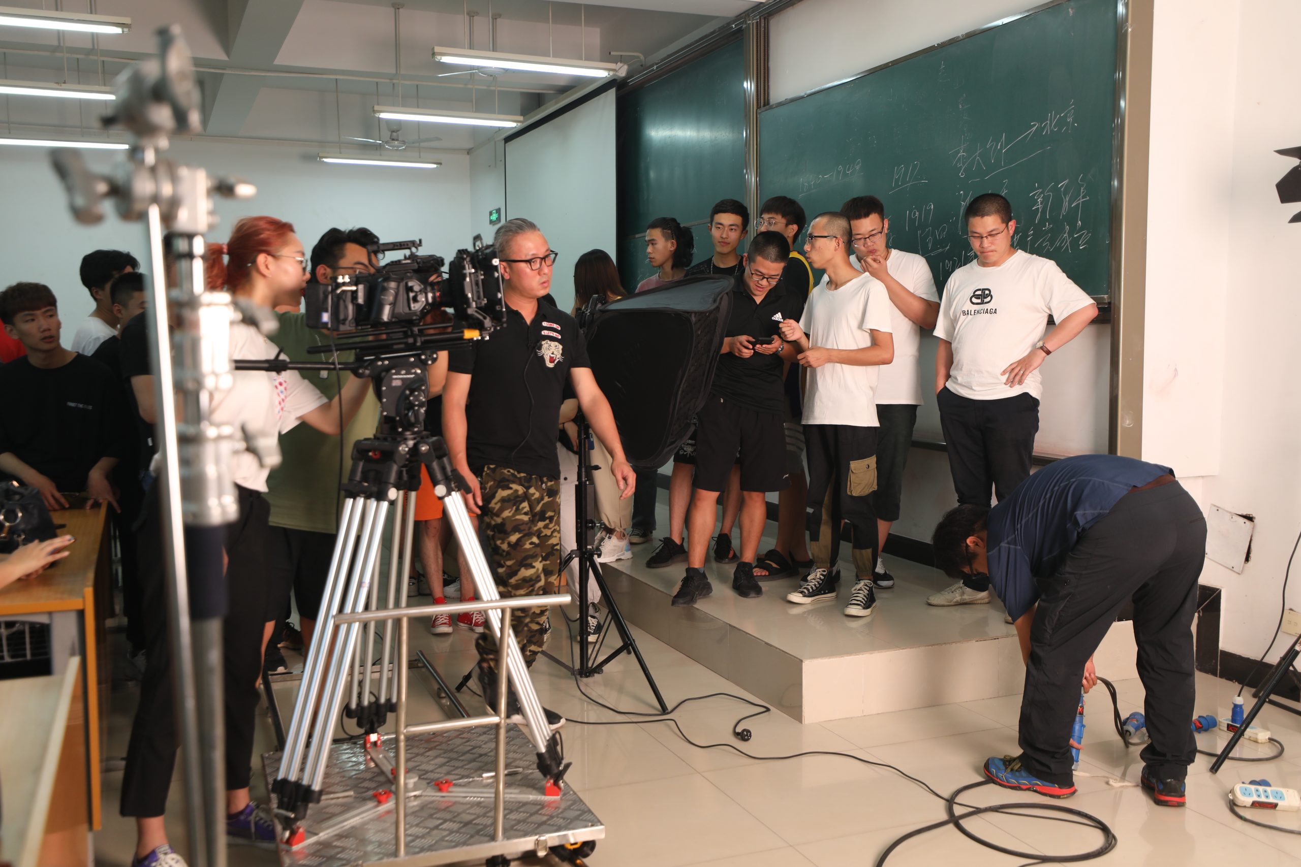 传媒学院邀请著名灯光指导王鹏开展专业讲座