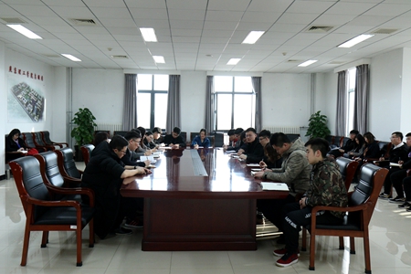 建筑学院召开“两会精神”学习会