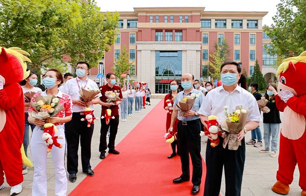 燕京理工学院2021级新生报到：美好大学第一天 精彩纷呈第一课