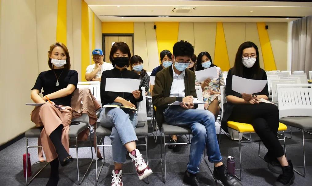 传媒学院召开全体专职教职工大会