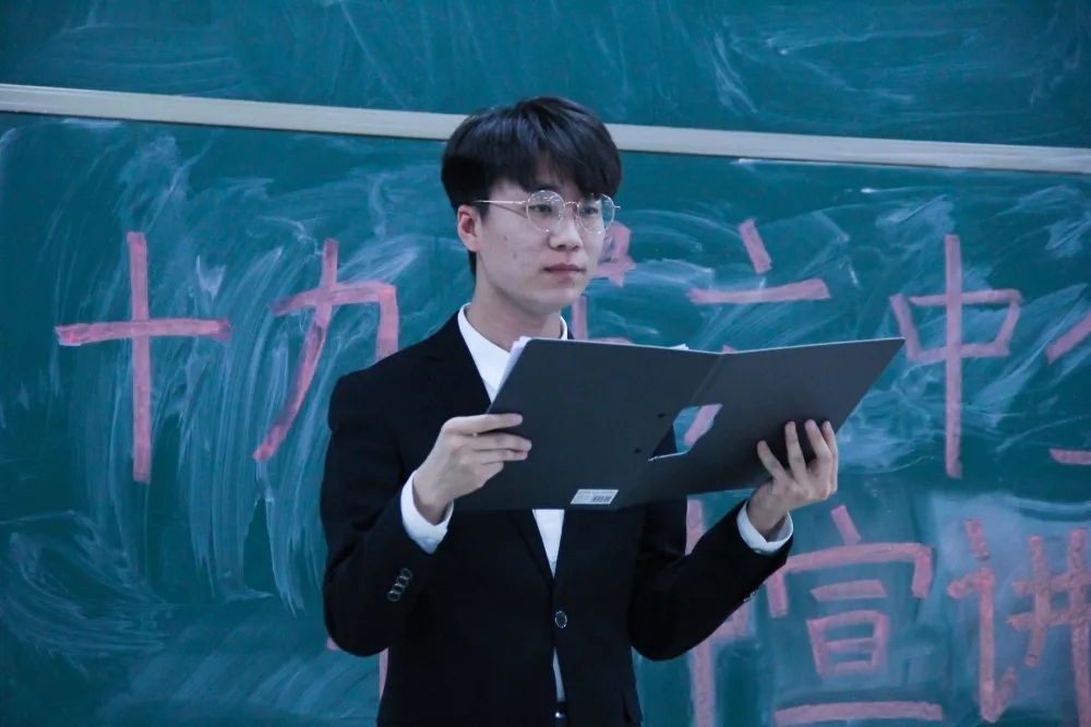 燕京理工学院举行十九届六中全会精神宣讲会