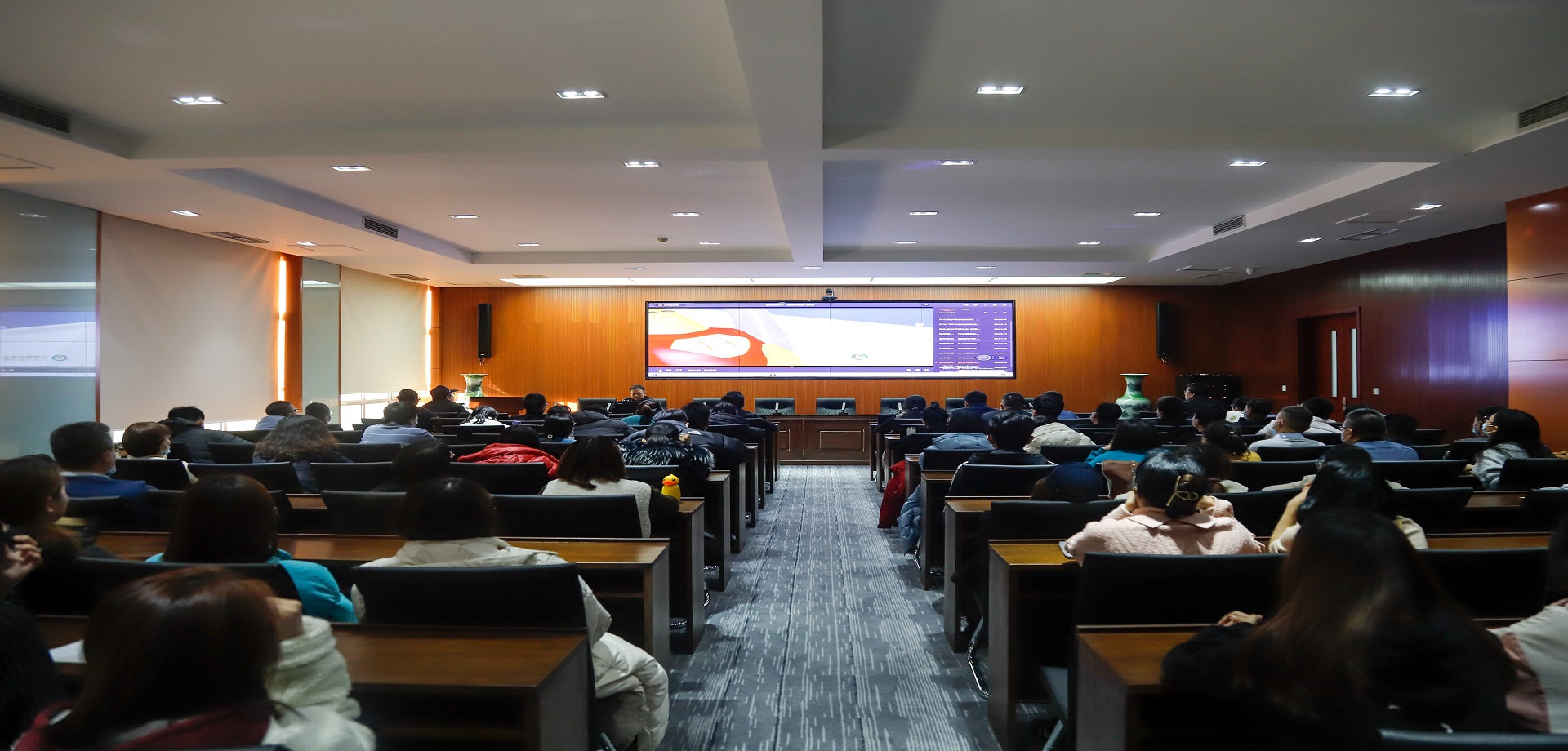 燕京理工学院开展交通安全知识培训