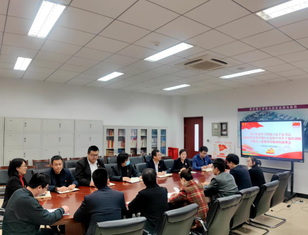 坚定理想信念，提高全校党员干部的理论素养