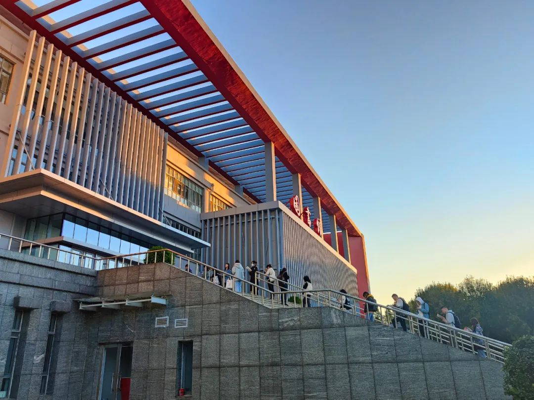 燕京理工学院图书馆全体馆员参加“图书馆业务系统培训”