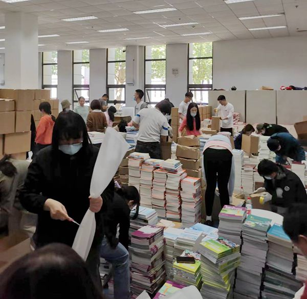 师生连心，书香万里-我校疫情期间向学生邮寄教材
