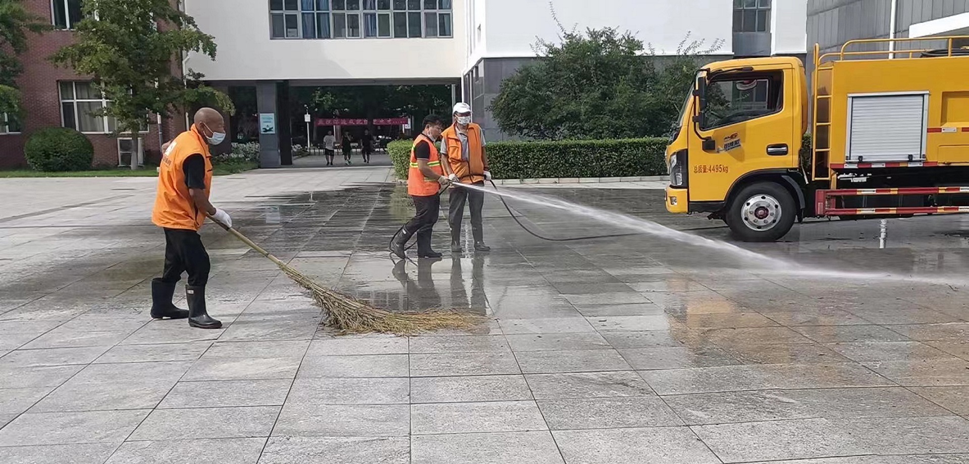 尽扫门庭，净水洗街，以心期待燕理学子返校