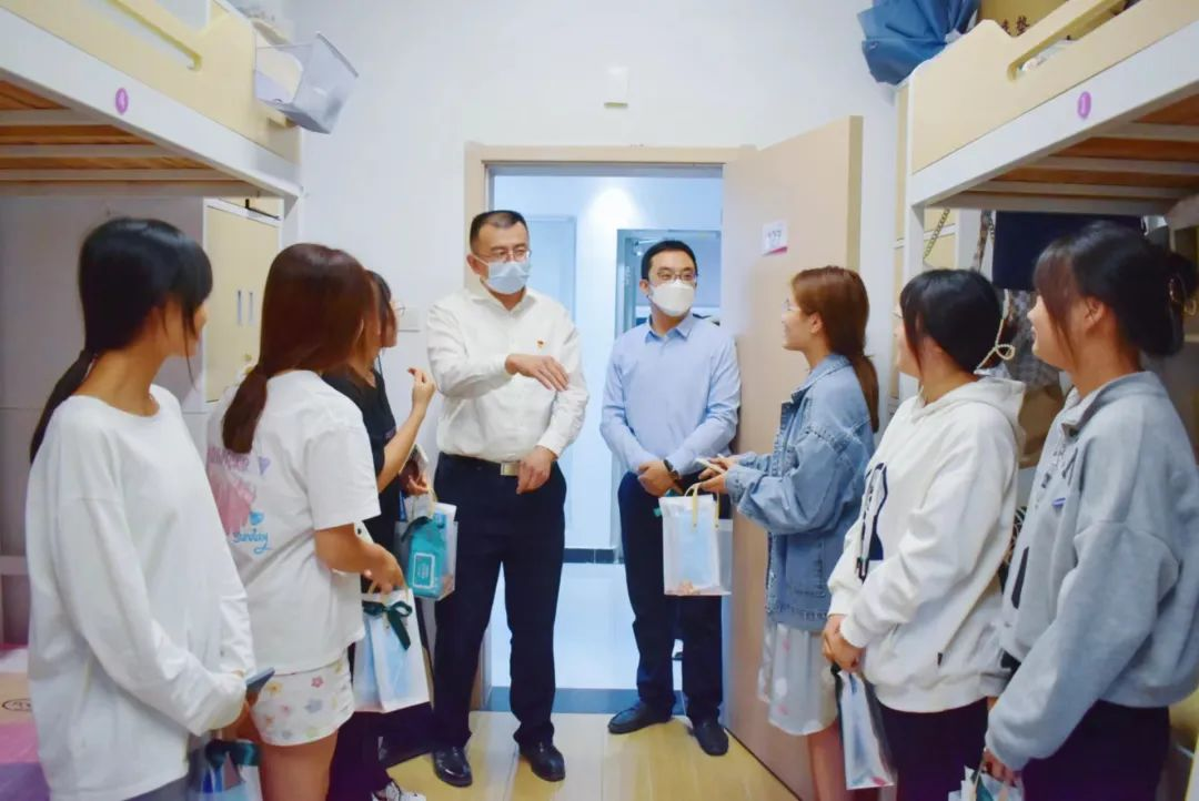 战“疫”不息，温暖不止 | 燕京理工学院为学生发放“防疫大礼包