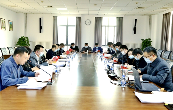 学校党委理论学习中心组（扩大）学习党的二十大精神