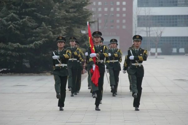 踔力奋发担重任 笃行不怠向未来|燕京理工学院举行开学升旗仪式