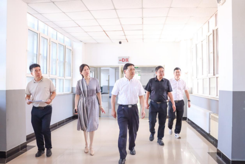 校领导带队巡视检查期初教学情况