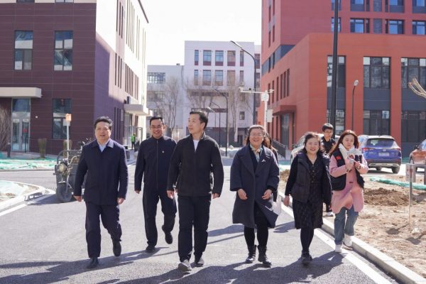 创建美好生活社区 | 春光万里，燕理师生携手共“植”新绿