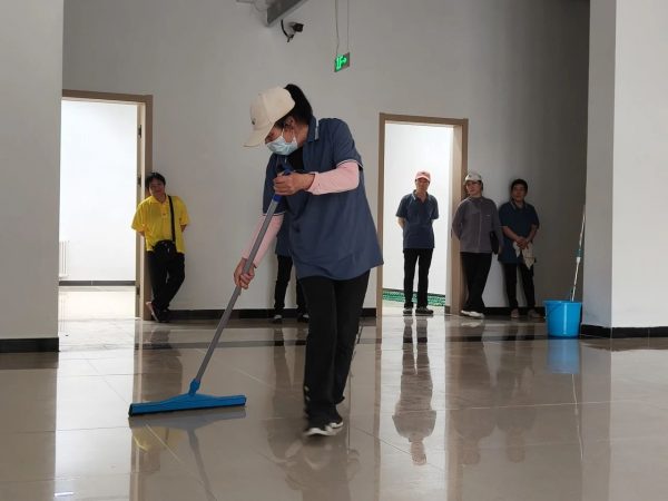 比技能 铸品质 促发展——燕理后勤物业服务团队组织开展保洁业务技能大赛