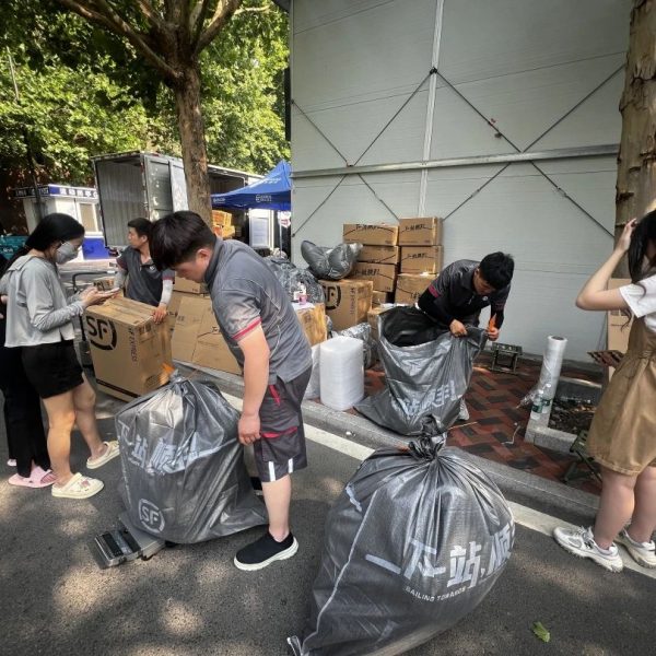 毕业季 毕业寄丨行李轻松“飞”回家 行李先行 轻装启程