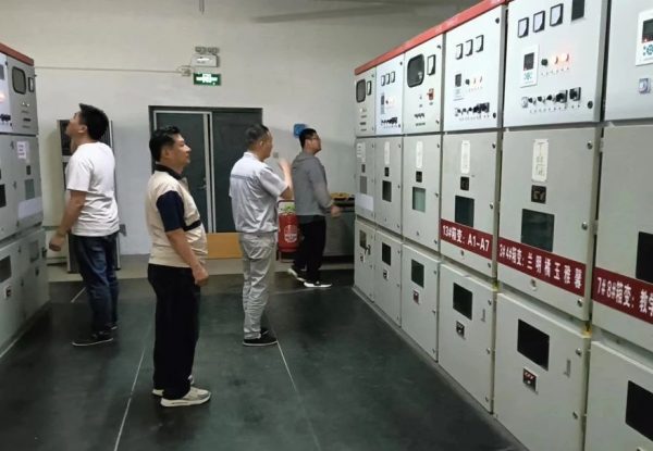 创建美好生活社区|燕理后勤运维团队全面开展供电设施检修工作