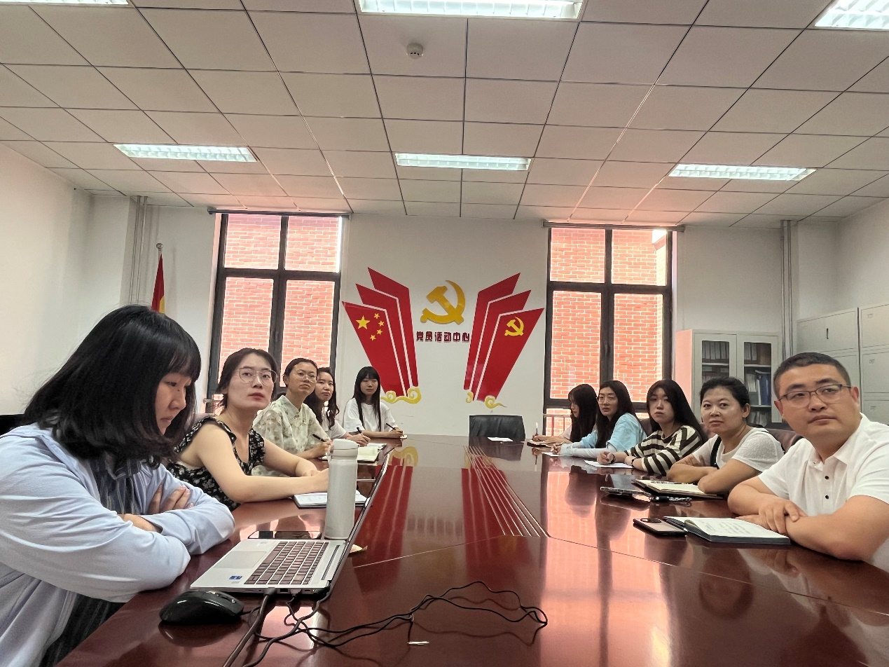 学校办公室召开职业能力提升专题培训会议