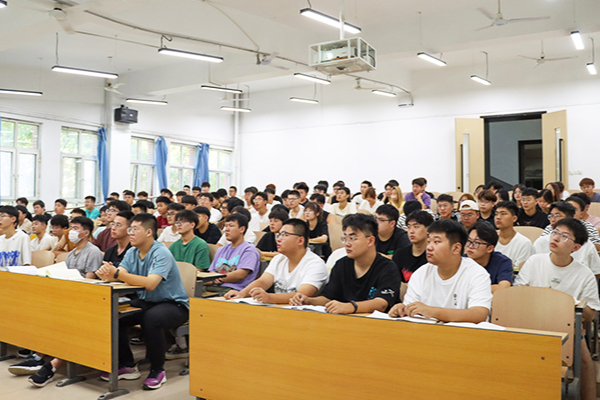 新学期我校教学检查工作有序进行