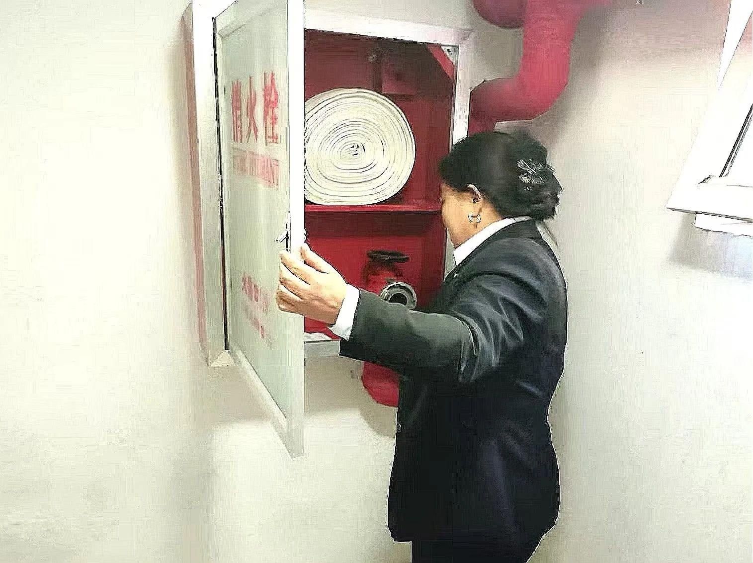 公寓安全无小事，警钟长鸣保平安|燕理后勤楼宇服务团队对教师公寓进行安全大检查