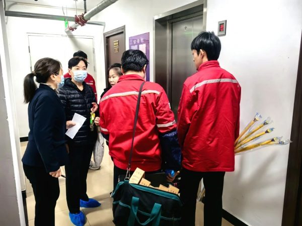 筑牢燃气安全防线，共创平安生活环境|燕理后勤楼宇服务团队组织为专家公寓安装燃气报警切断系统