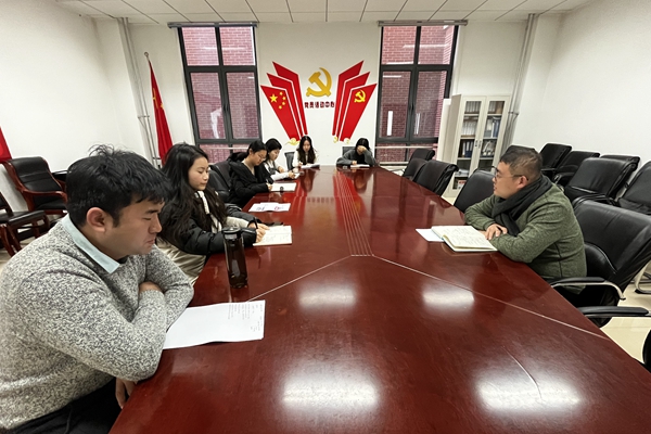 学校办公室召开师德师风主题教育会议