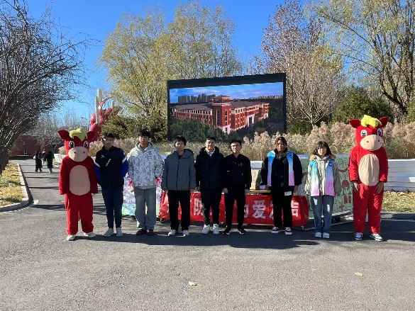 正青春，防“艾”不防爱：后勤服务团队开展防艾宣传活动