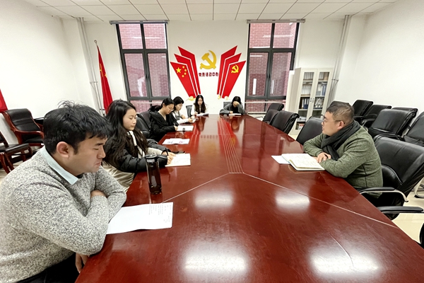 学校办公室召开2025年春季学期工作例会