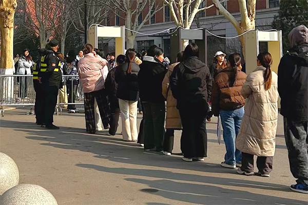 学校顺利完成2025年上半年中小学教师资格考试（笔试）工作